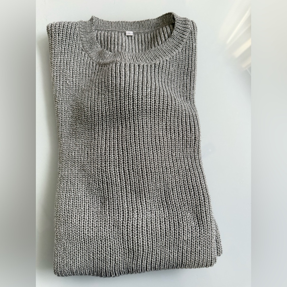 Women’s Gray Crewneck Knit Sweater